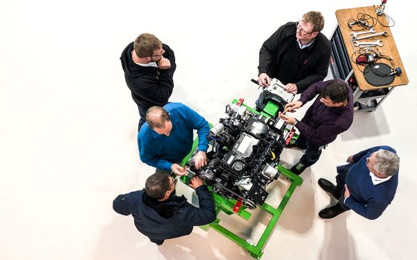 SENNEBOGEN academy dealer trainings in November SENNEBOGEN academy dealer trainings in November