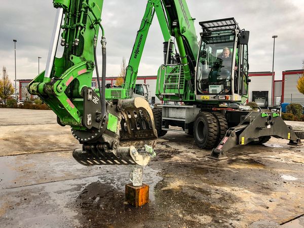 SENNEBOGEN academy dealer trainings in November SENNEBOGEN academy dealer trainings in November