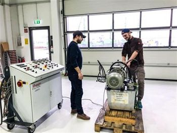 SENNEBOGEN_Akademie_Hydraulikkraft-Lehrgang