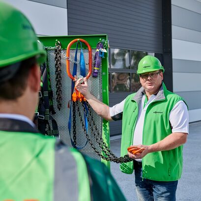 SENNEBOGEN Training: Lernen im Klassenzimmern und an den Maschinen