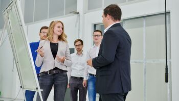 SENNEBOGEN Academy: Employee training